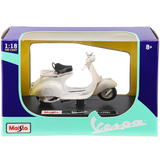 Maisto Vespa 150 (1956) 1:18 Die-Cast Model // White